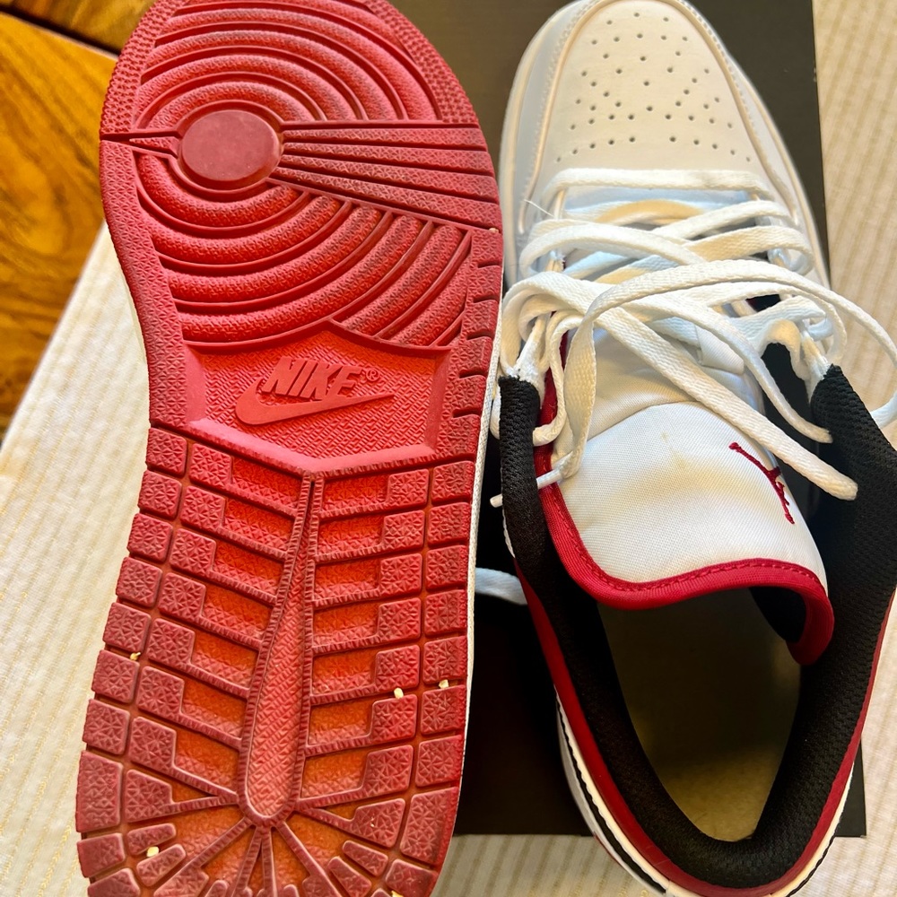 Men’s size 10 Nike Air Jordan 1 Low. White, black and red. Worn twice. - Picture 3 of 5